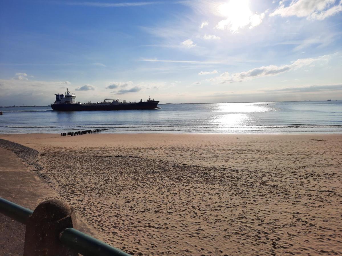 De Notenbalk Aan Zee Acomodação com café da manhã Vlissingen Exterior foto